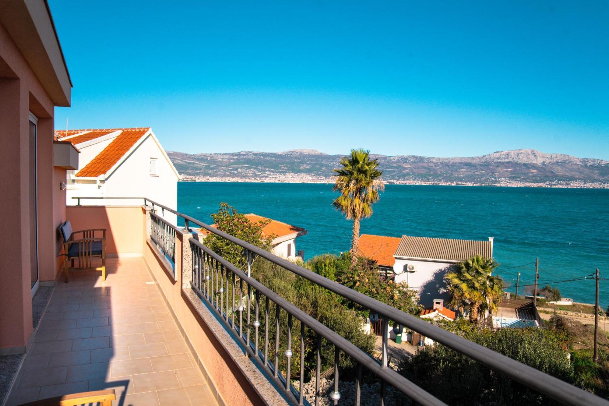 Regina Del Mare Apartment Слатине Екстериор снимка