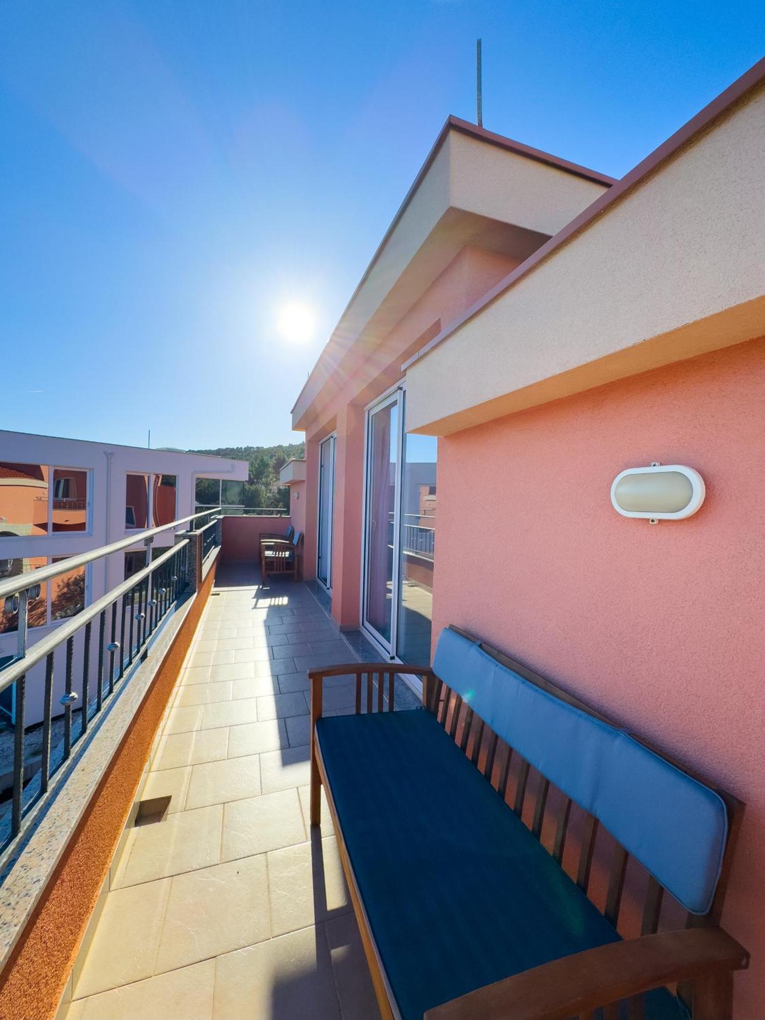 Regina Del Mare Apartment Слатине Екстериор снимка