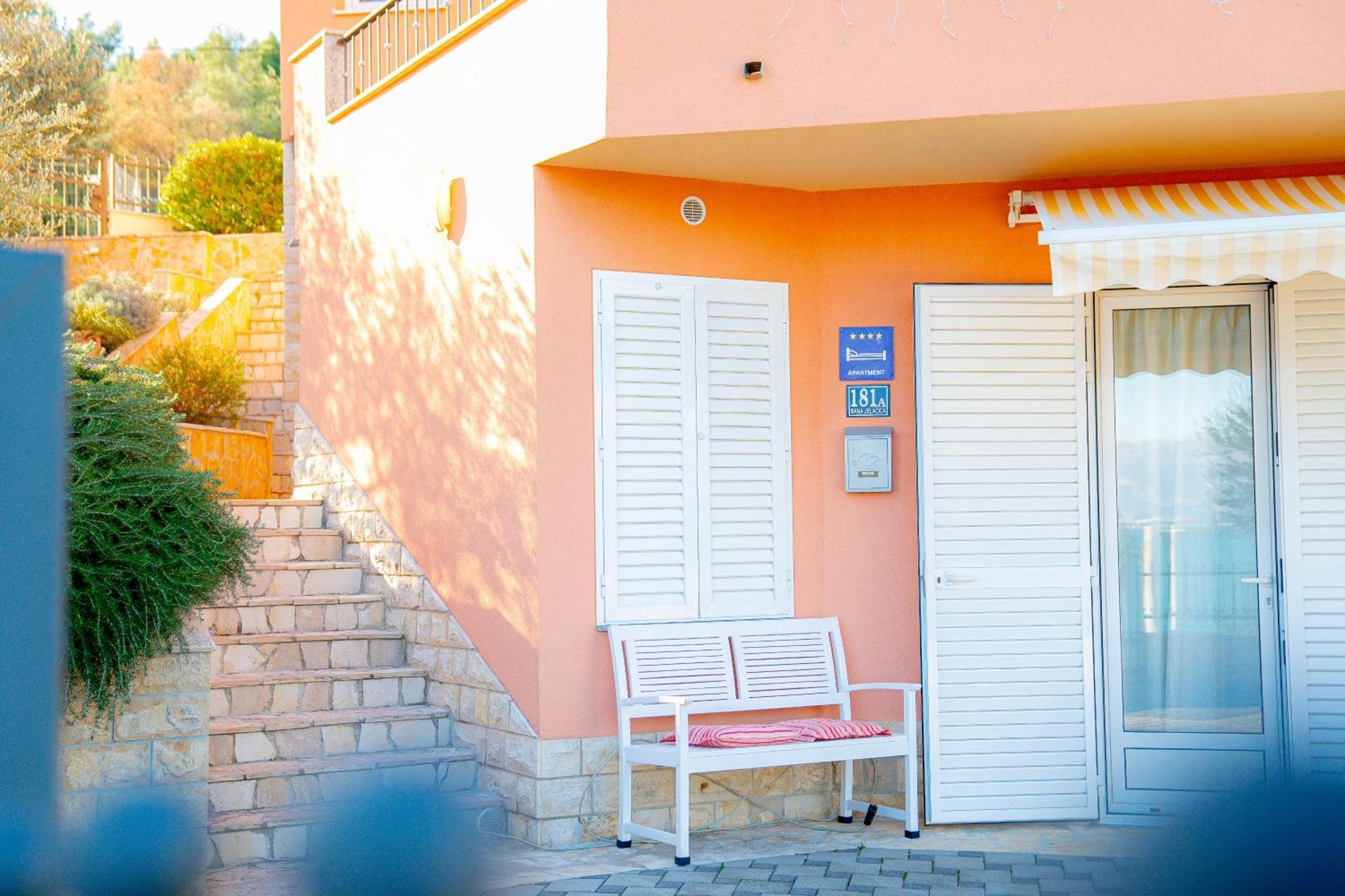 Regina Del Mare Apartment Слатине Екстериор снимка