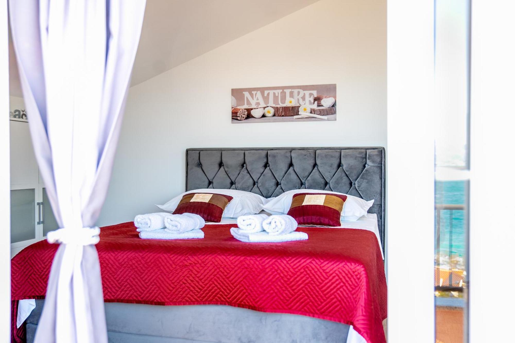Regina Del Mare Apartment Слатине Екстериор снимка